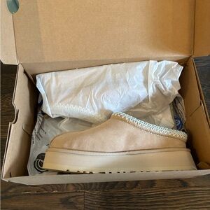 UGG Tazz Suede Platform Sand